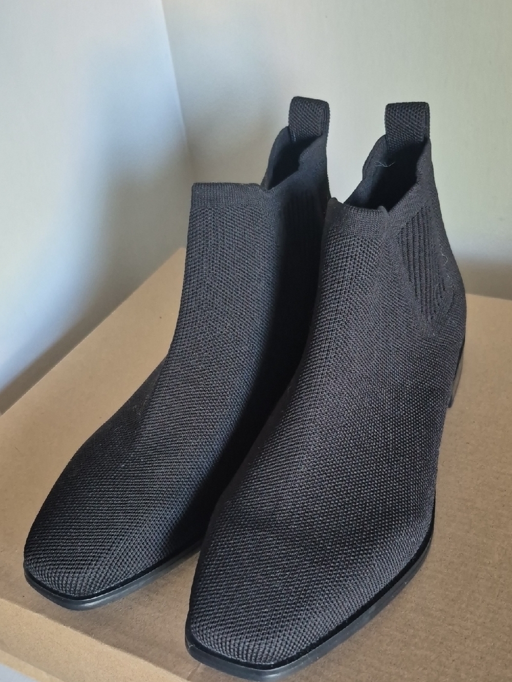 Vivaia Women's Black Knit Chelsea Ankle Boots